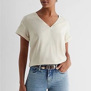 Satin V-Neck Short Cuff Sleeve Gramercy Tee - M